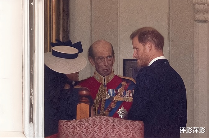 白金汉宫|梅根哈里动作神同步，挤眉弄眼抢风头，逗乐一众王室孩子