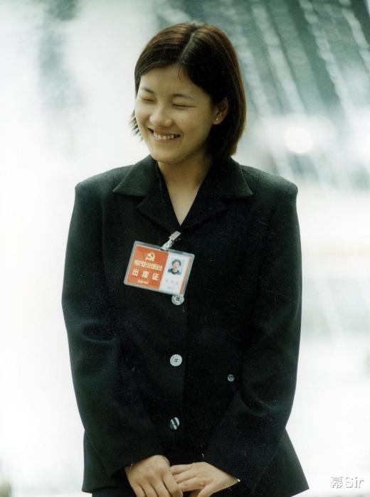 伏明霞|跳水女皇伏明霞近况：70岁丈夫当上董事长，19岁女儿亭亭玉立