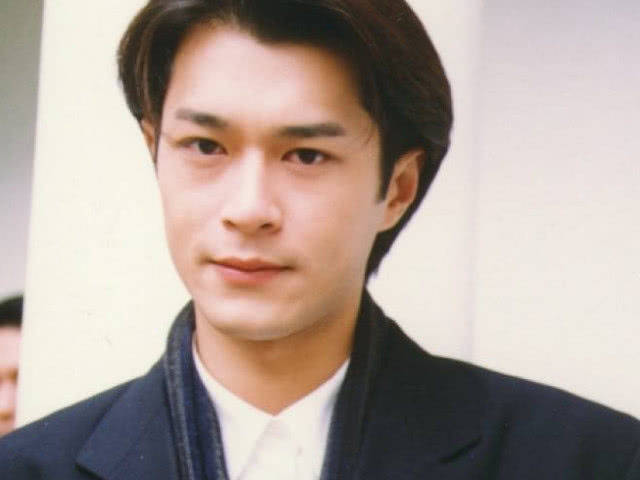 谢霆锋|90年代香港公认的帅哥，谢霆锋垫底，吴彦祖第二，第一英姿飒爽