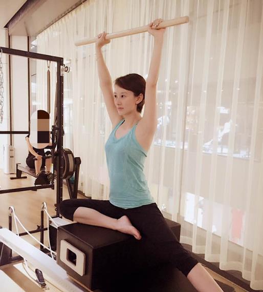 参观李好现实的豪宅,家里设计旋转楼梯,装修很有想法