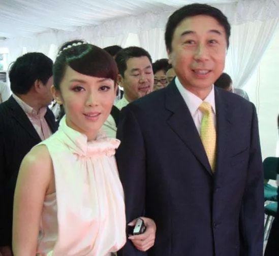 冯巩|冯巩收到封信：给我50万分手费，不然就曝光我们之间的不正当关系