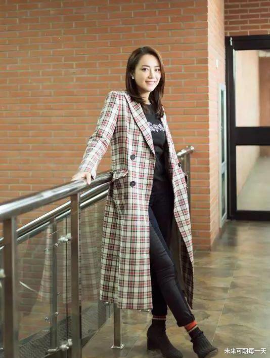 霍汶希|分手后才得知怀孕,为女儿戒20年烟瘾,今撑起娱乐圈半壁江山