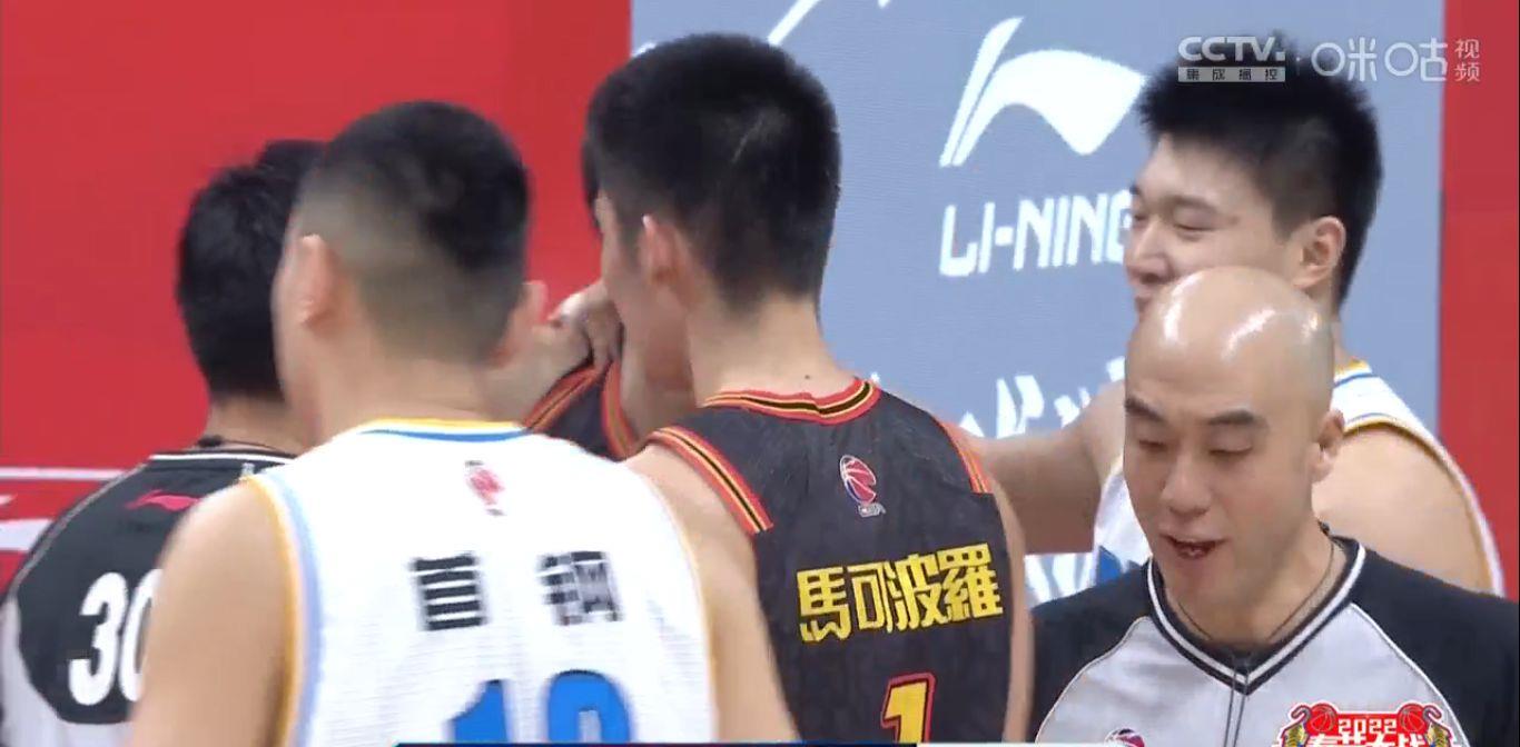 广东男篮|布克武子涵高效砍分，林书豪联手布朗爆发，深圳男篮57-51北京队