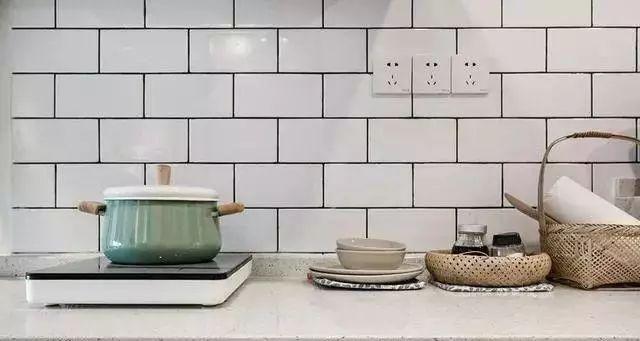 26㎡的迷你复式公寓，一楼装榻榻米房，二楼装地台床，够时尚！