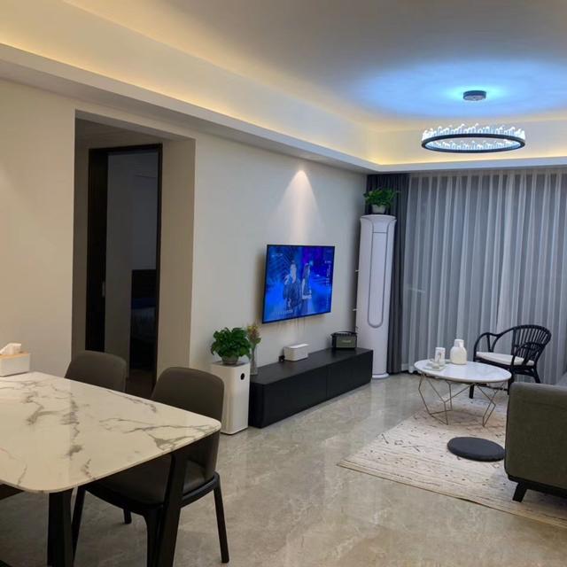 86平方米的现代风两居室,装修成本6万,简装着实实用