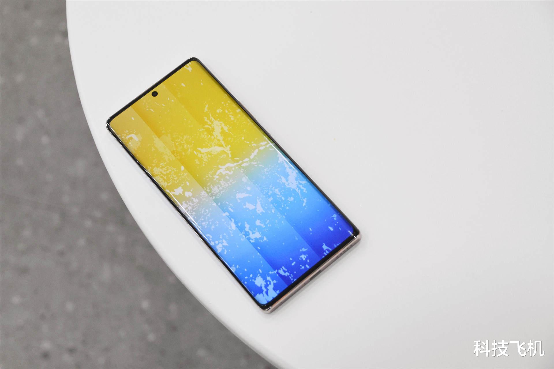 荣耀|同价位天花板配置，120Hz高刷曲面屏，或成为开年最好看的机器