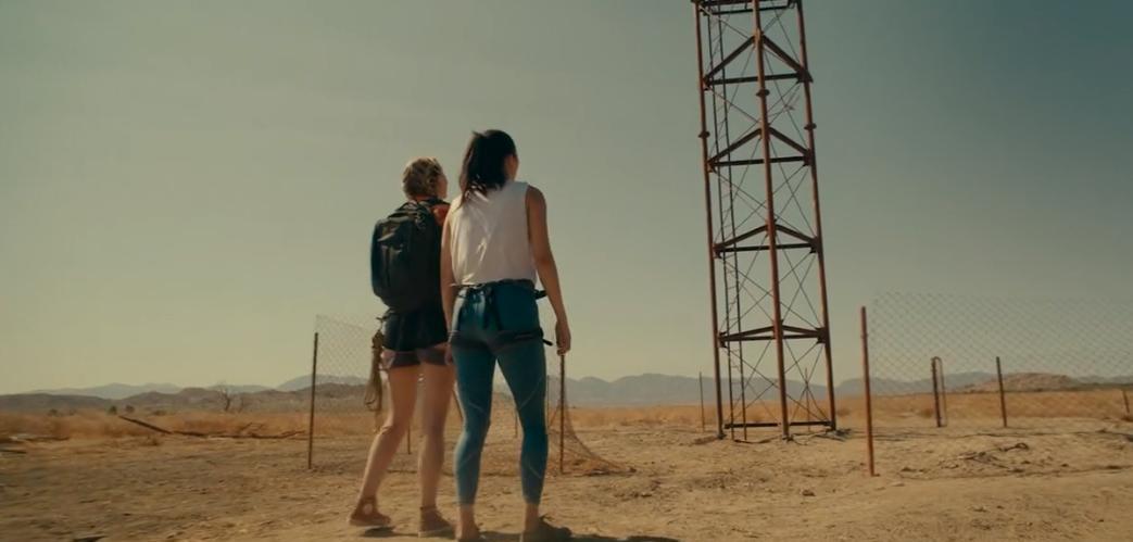 坠落|全美票房冠军,让恐高者身临其境的惊悚电影《坠落》