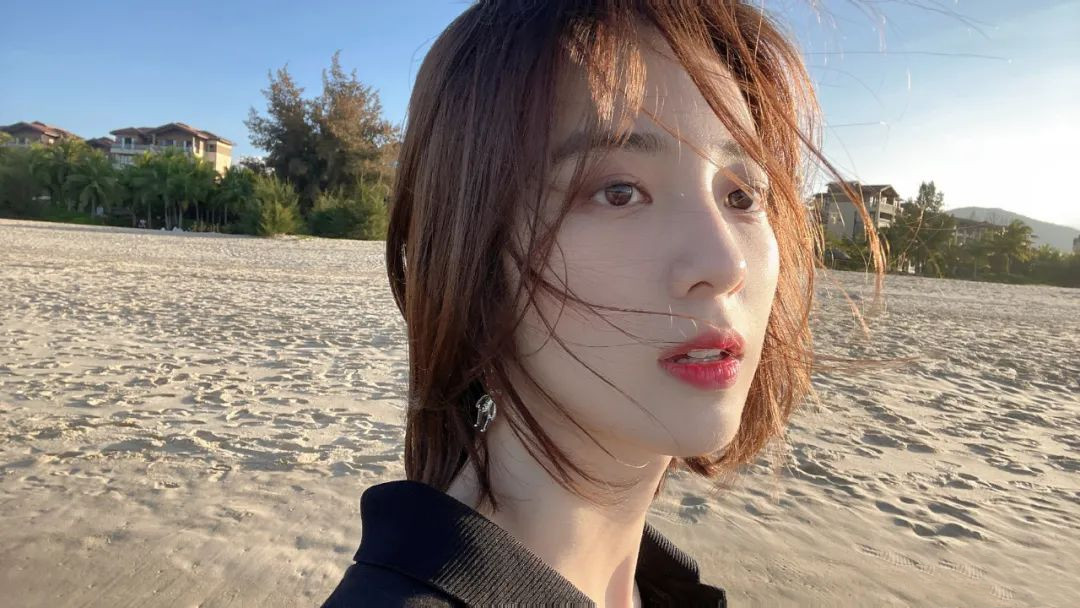 万鹏|万鹏，屏幕上的彪悍女汉子，现实生活的她，美得让人窒息