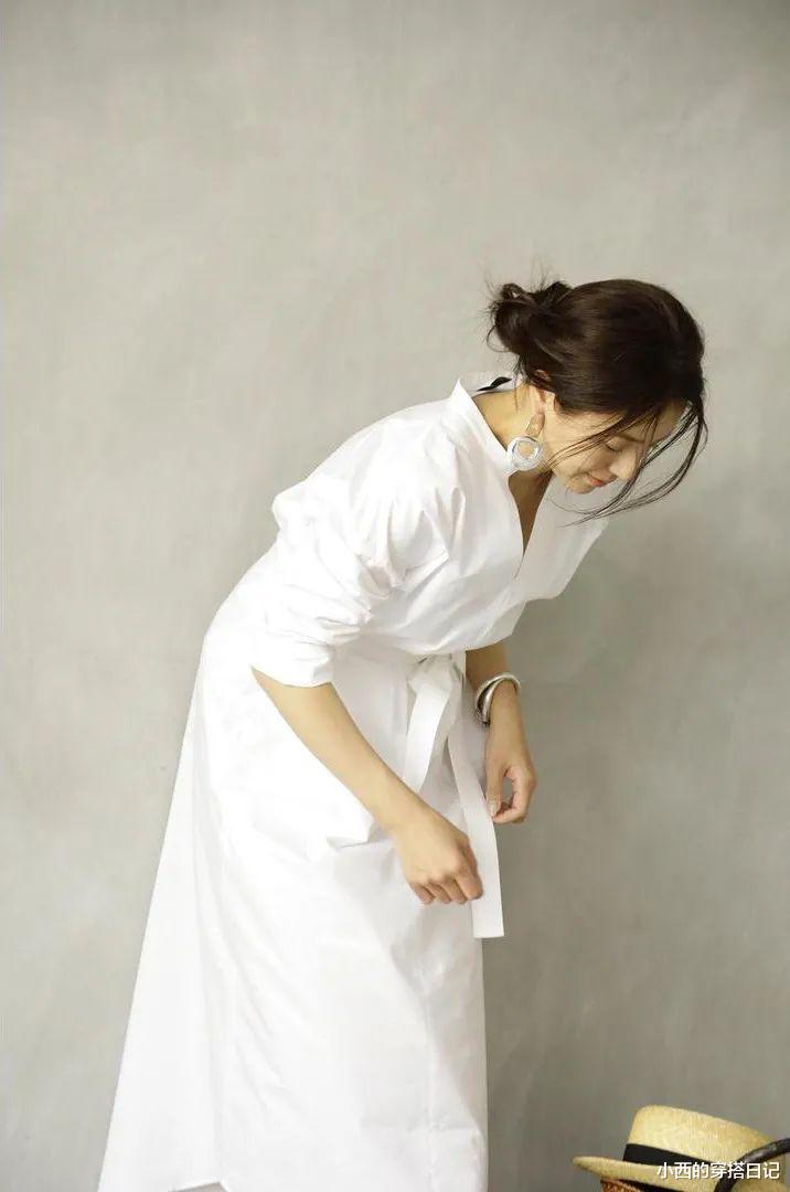 穿衣搭配 45岁的她太会穿衣服了，简约温柔优雅