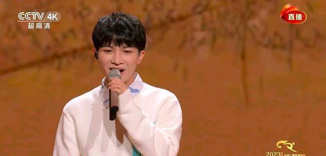 央视春晚|《好声音》三美同上央视春晚,为什么希林娜依高独占鳌头