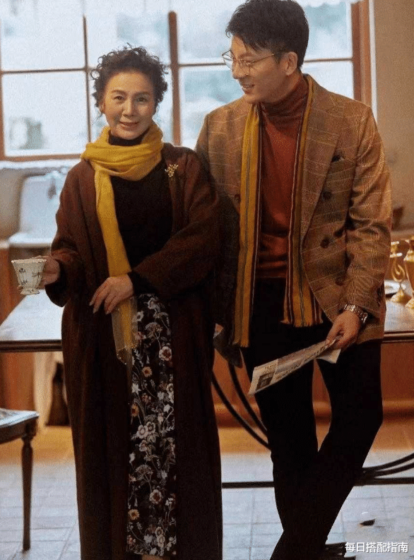 发型 这才是50、60岁女人优雅老去的秘诀:穿衣得体气质,发型妆容精致