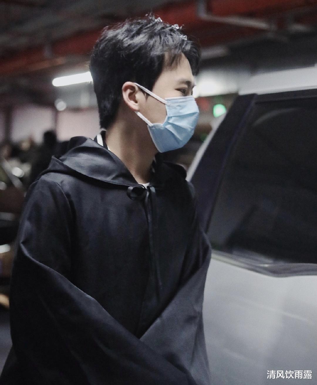 郭麒麟|一个热吻被挂4天，郭麒麟发文回应后，车库再次被偷拍同进同出