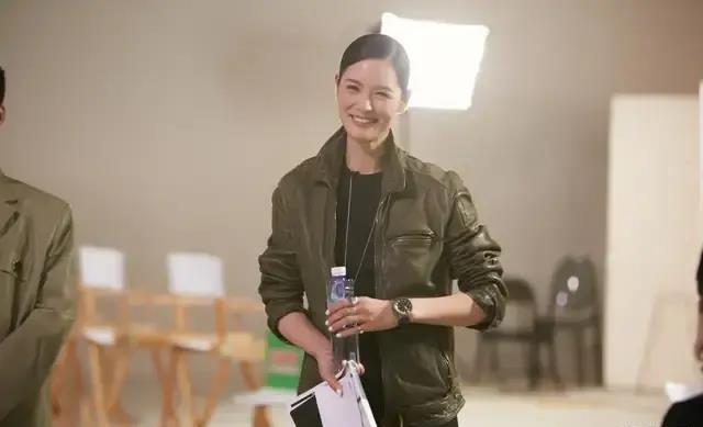 朱茵|47岁“初代超模”马艳丽近照曝光:自律成瘾的女人,有多可怕?