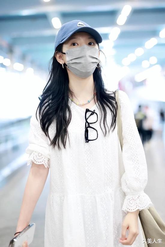 可儿与希尔顿“大小姐”同框,表姐这是跟谁表白呢?