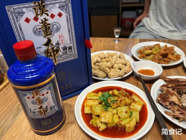 湖南人喝酒“怪象”，酒桌不见当地名酒，反而是这4款酒备受追捧