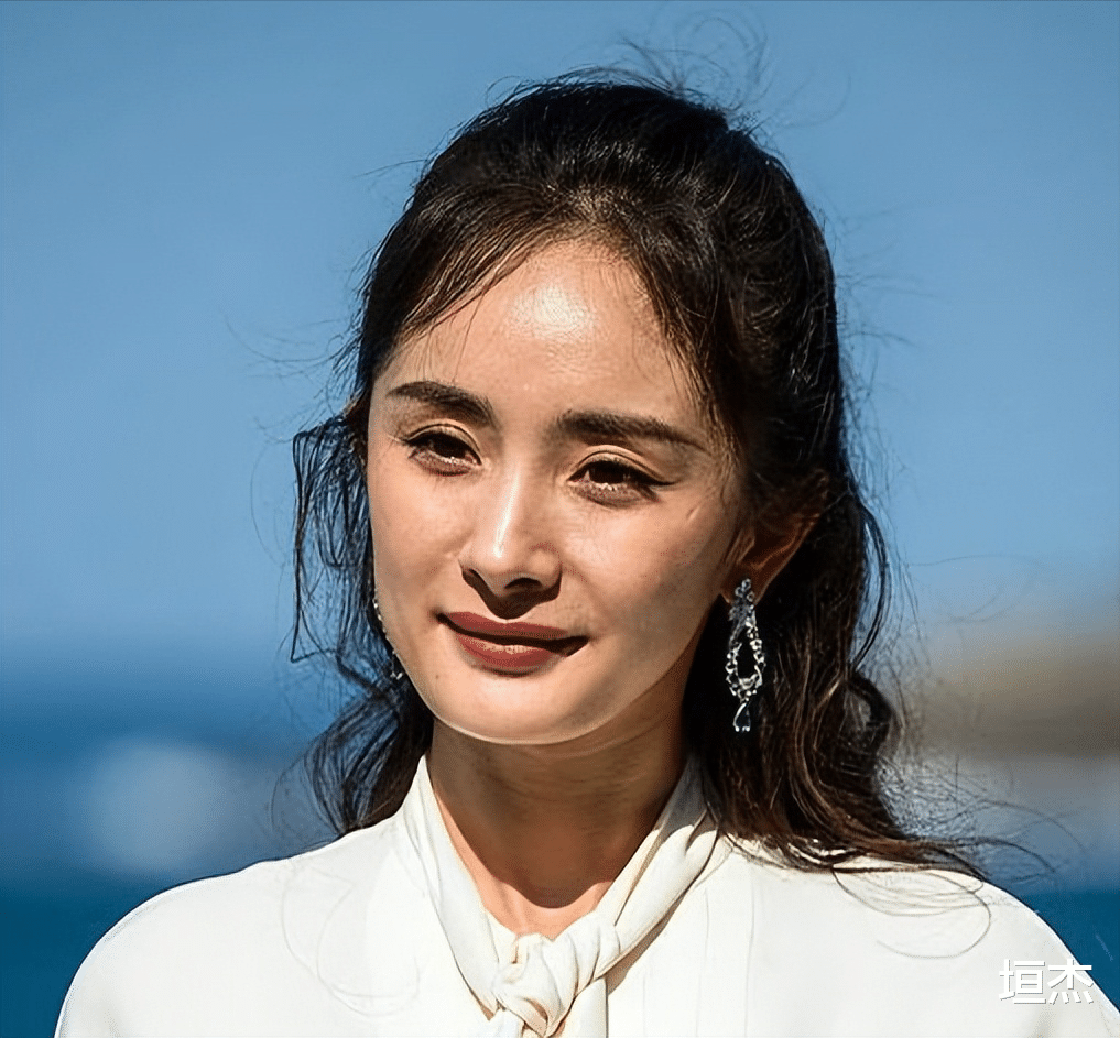 生图|痘痘脸、赘肉、五五分！生图里的“女神”明星，都因“照骗”翻车