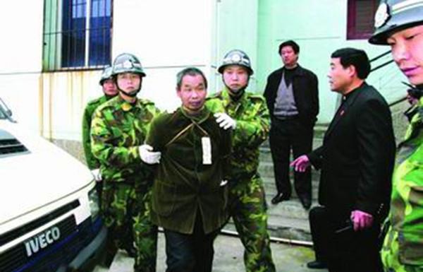 邱兴华伏法记:A级通缉令罪犯,悬赏5万追击,刑场上坦然一笑