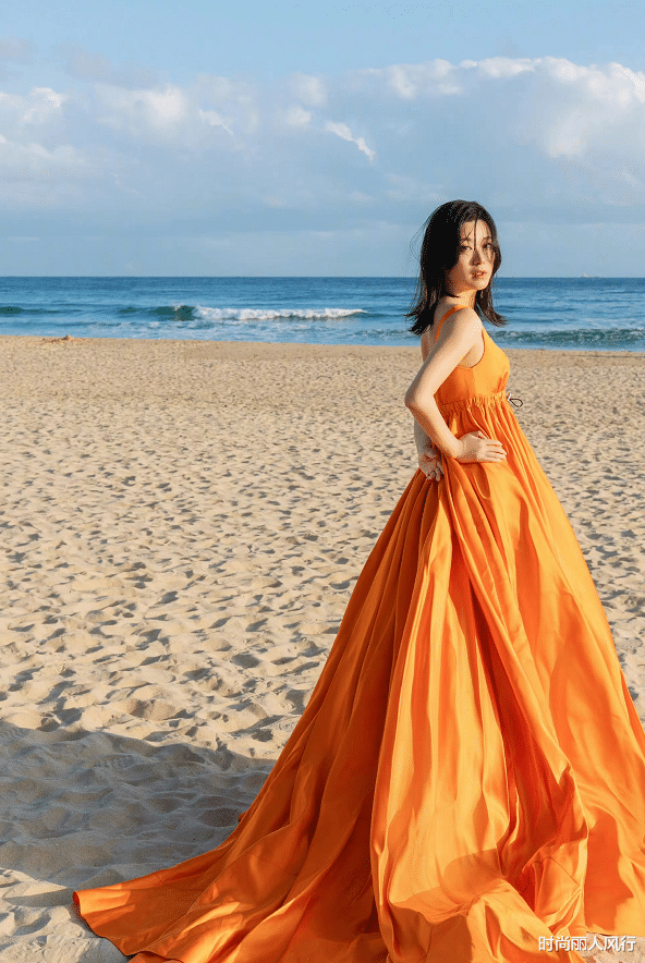 黄璐|中国女演员名动韩国电影节红毯!穿大牌礼服轻松抢风头,气质绝了