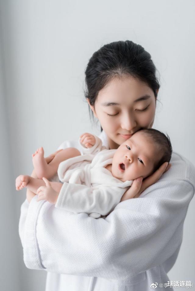 花滑|幸福!中国花滑女神公布升级当妈喜讯,生娃后依旧美艳动人气质佳