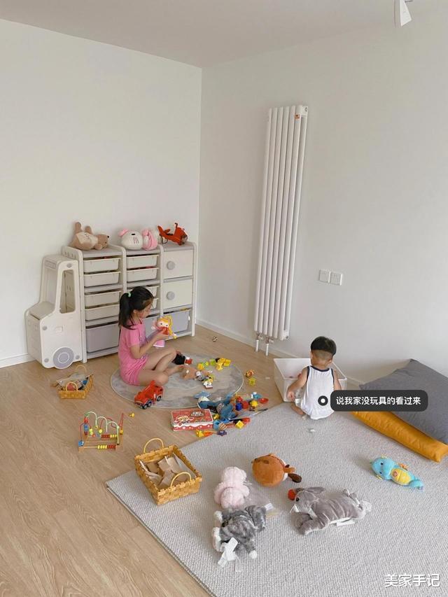 坚持断舍离的二胎妈妈,不买沙发茶几,将96㎡小家装修得“空无一物”,太漂亮了