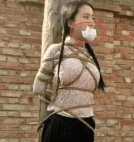 穿帮镜头|“欺骗”我们这么多年的穿帮镜头，网友：导演你过来我保证不打你