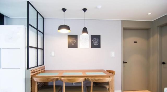 她家不请设计师不请装修公司,虽不是一眼惊艳,但装修低调又温柔