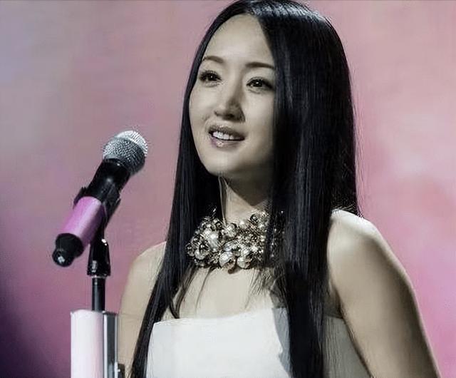 杨钰莹|赖文峰出狱后娶妻又生子，而杨钰莹却至今未婚，她在追求什么？