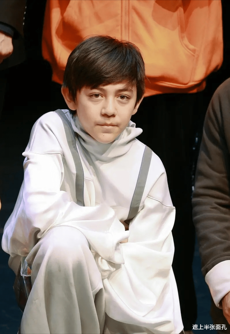 诺一|12岁诺一近照曝光,五官越来越硬朗,逐渐显露忧郁气质