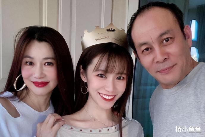 杨钧钧|“走后门”进组的演员:大妈演少女,台词像背课文,一个比一个丑