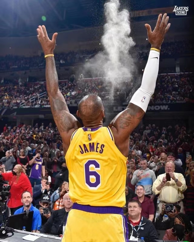 勒布朗·詹姆斯|詹姆斯如能重返骑士，将创造NBA历史第一合同！