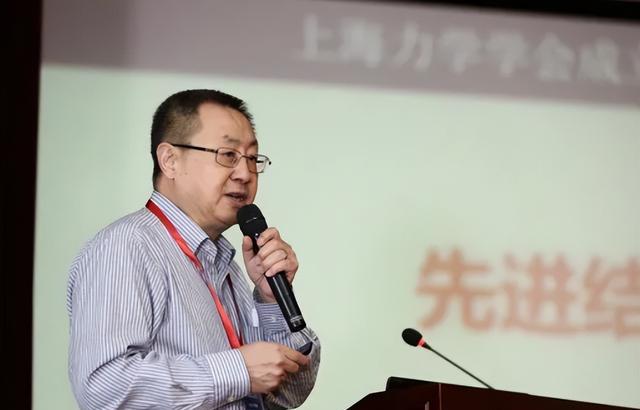 北理工教授亲吻事件后,网红教授站出来鸣不平!