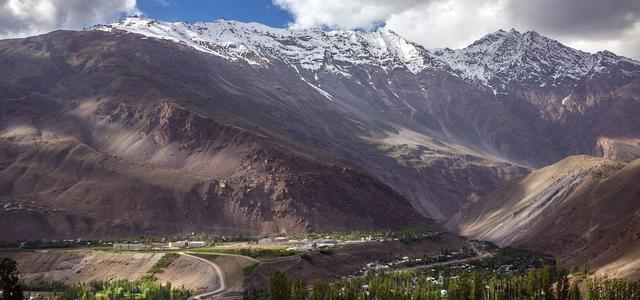 帕米尔|占地10万平方千米，汇聚4条山脉，帕米尔高原为何山脉集中？