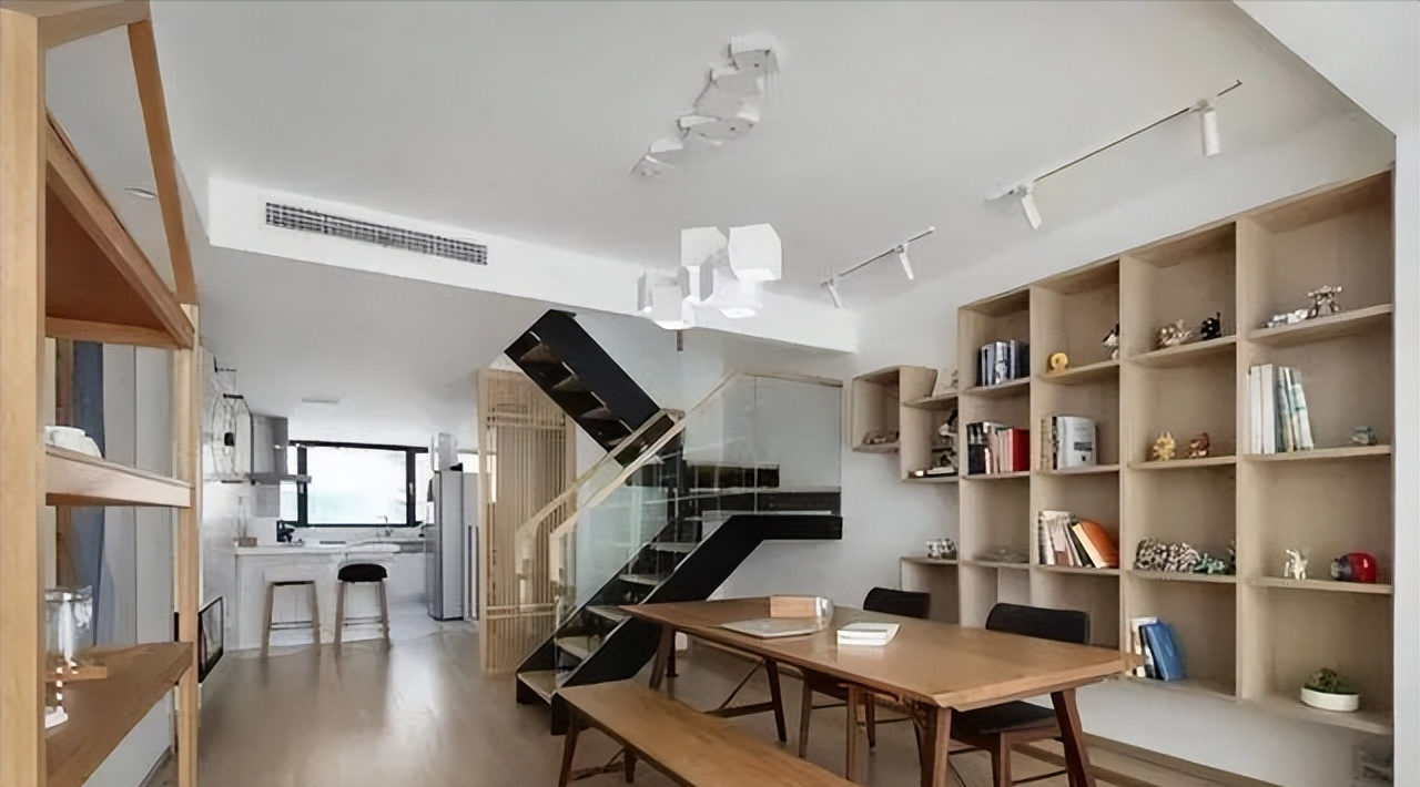 去客厅化越来越普遍,买个餐桌可以阅读又能吃饭,一家人其乐融融