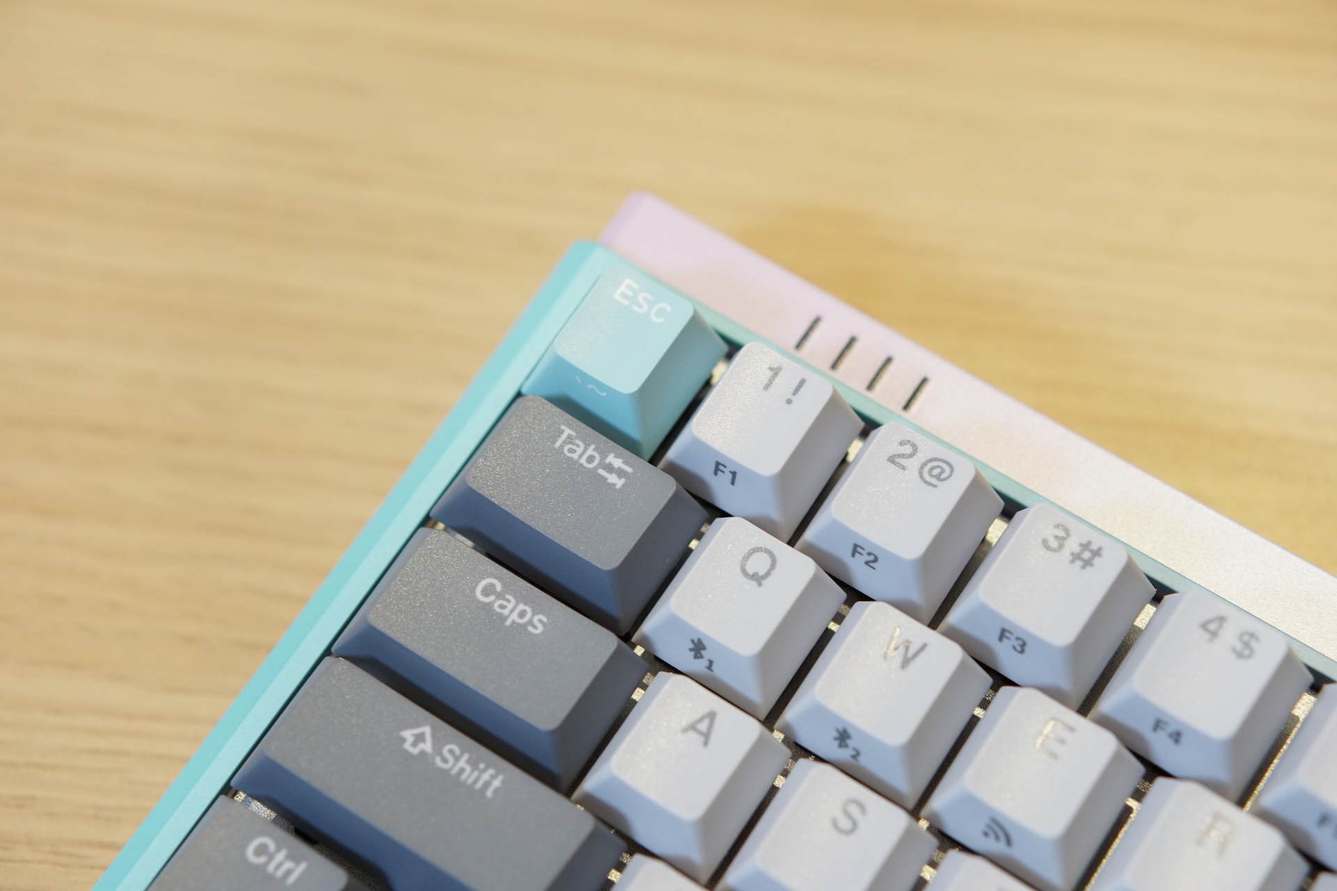 移动互联网|三模热插拔,小白的第一把客制化——杜伽K330W PLUS无线机械键盘