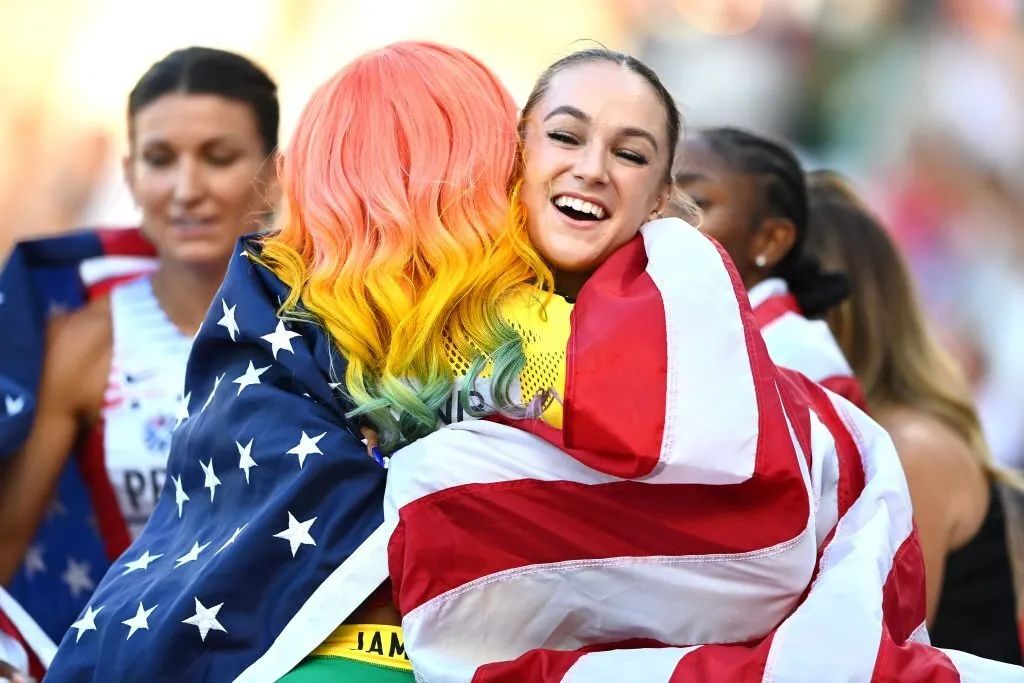 第一女飞人爆火！10.67秒再夺冠！生娃被劝退役，复出还是王者…