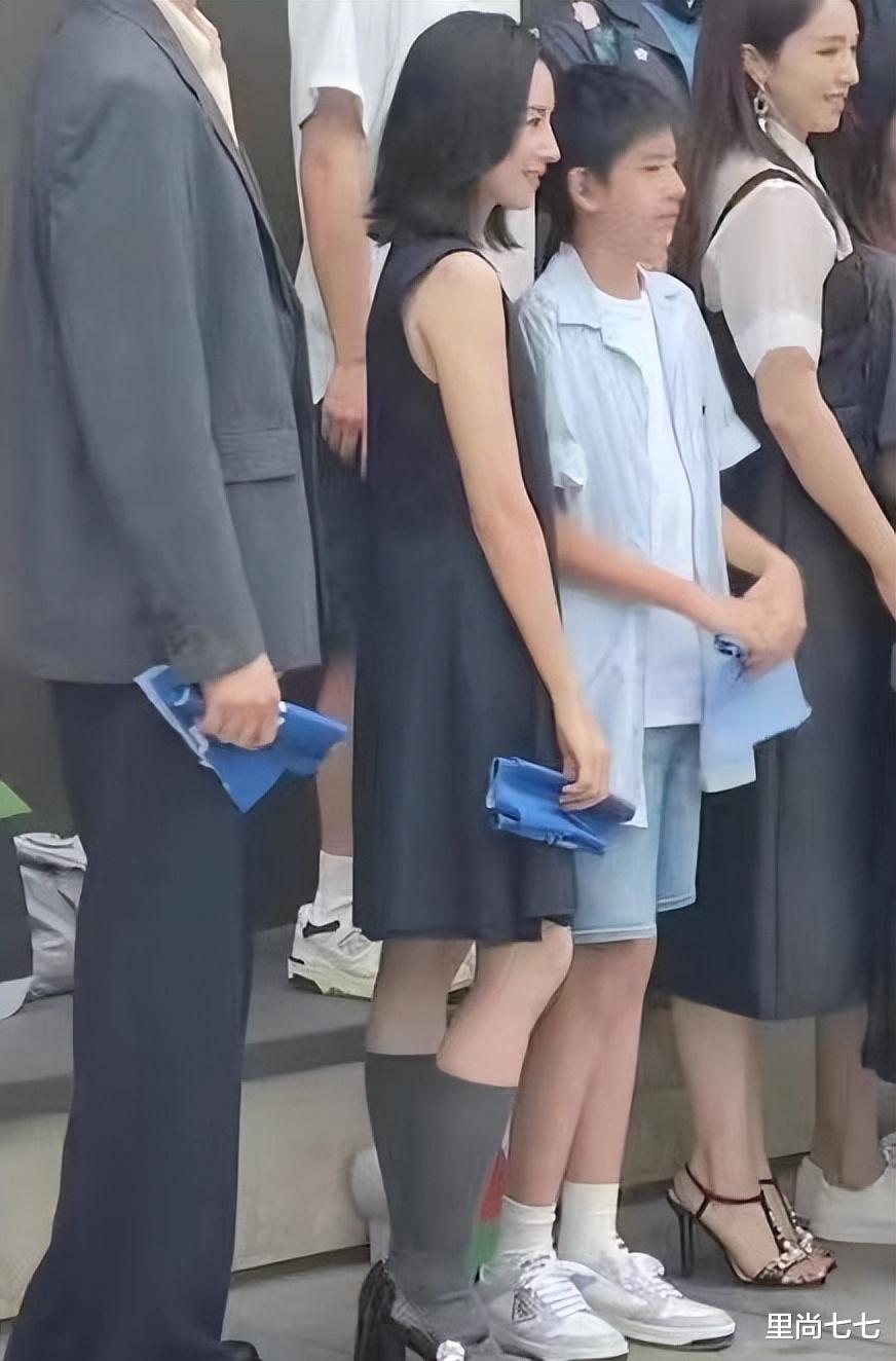 潘粤明转发儿子太惹人心疼了，董洁一脸苦相，顶顶却越长越阳光