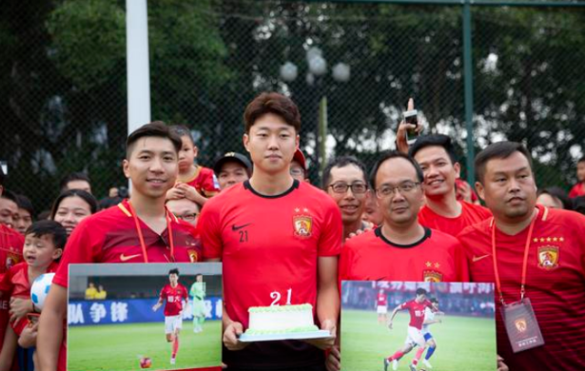 中超|中超俱乐部不许冠名，城市联赛的球队可以冠名，两者为何要求不同