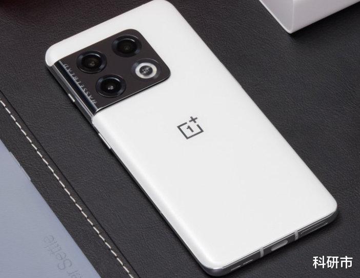 一加科技|一加推出全新“熊猫机”,今年第一款白色手机?