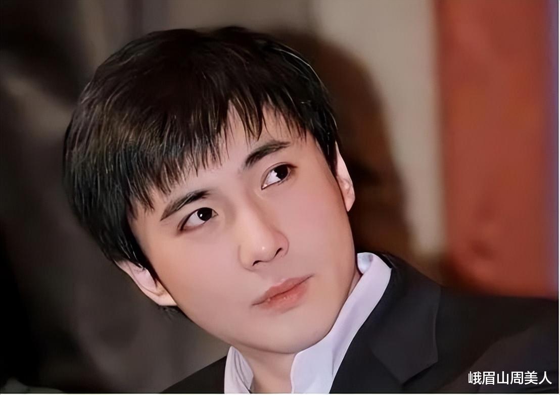 发型 建议中年男人少留这3种“油腻发型”，显老！难怪不招女孩子喜欢