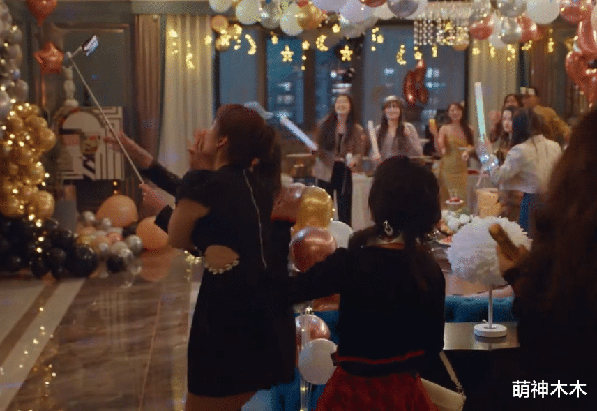 靳东|国产剧又见老少恋，靳东新剧男配比女配大20岁，感情戏令人不适