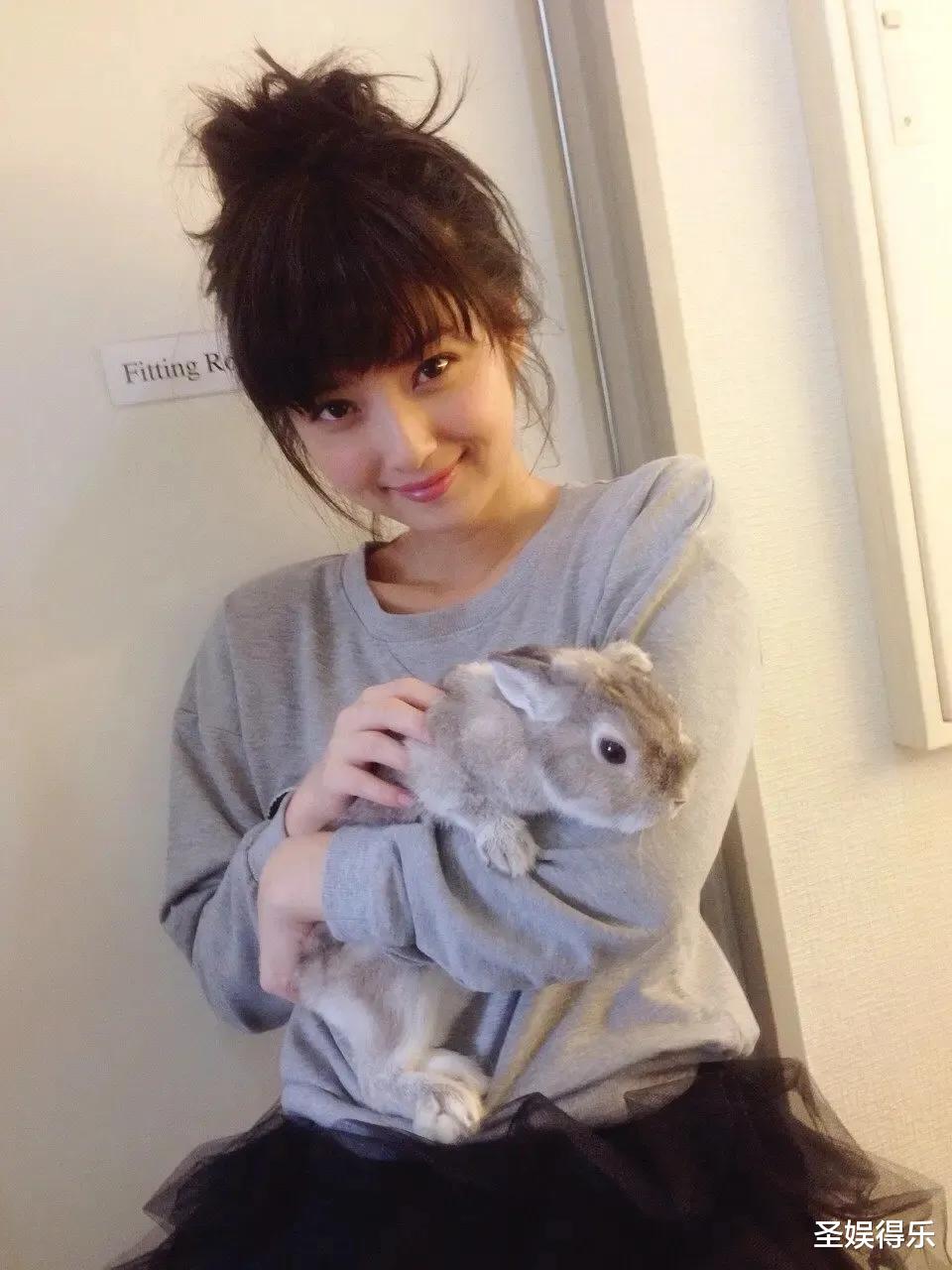 佐佐木希|她是日本演技最差的女演员，却凭借精致的容颜，收获一大批粉丝