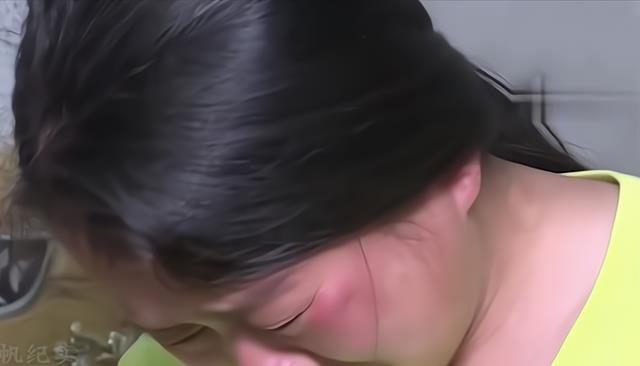 丈夫去世,女子改嫁后把儿子的微信删除电话拉黑,声称是生活所迫