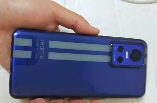 红米手机|首销10小时突破10万台,天玑8100+150W快充,开售一周仍现货供应