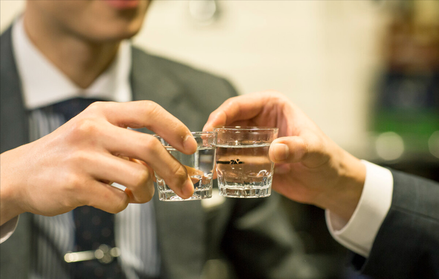 陕西辅警追查酒驾,被追司机坠河溺亡,家属怒告法庭索赔163万!