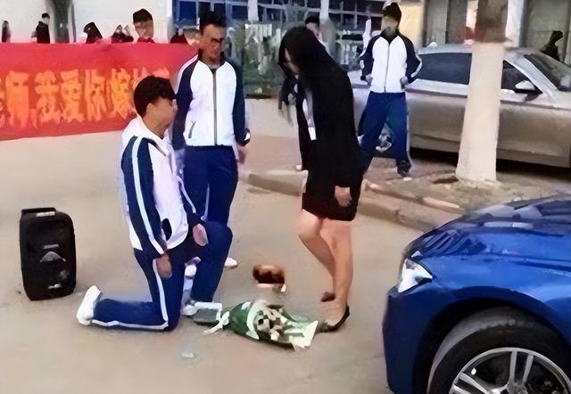 案例北京一男学生爱上女老师,后强行占有女老师,引发的伦理悲剧