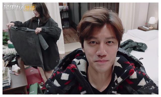 苗苗|陈乔恩苗苗的睡衣，对比鲍蕾素颜穿的睡衣，新婚和老夫老妻的区别