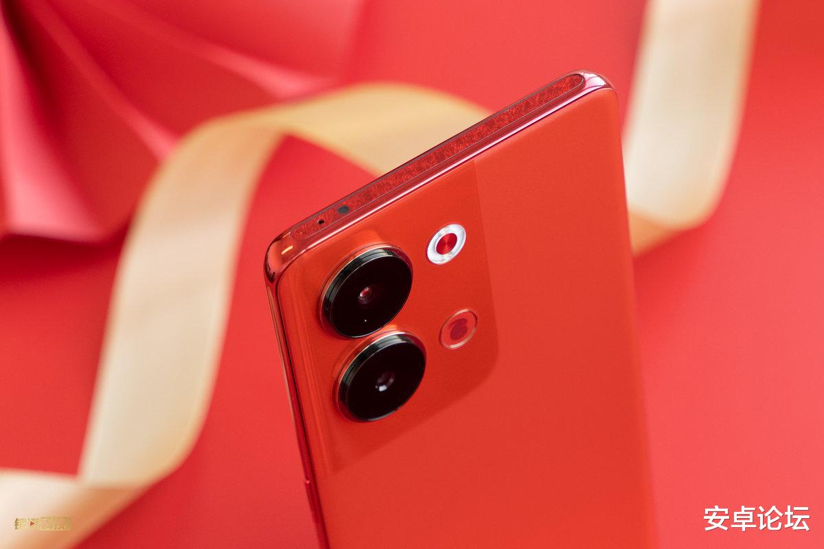 如意兔|OPPO Reno9兔年定制红版本图赏：活泼俏皮的「如意兔」