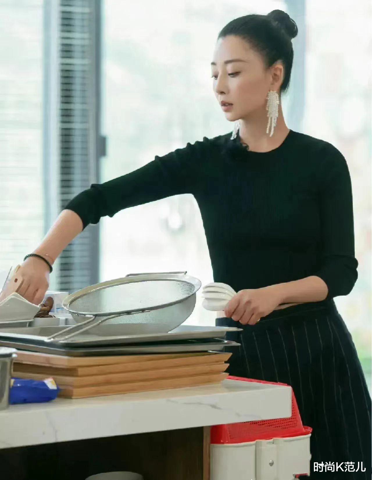 穿衣搭配 殷桃真会穿，《中餐厅》演绎八套时髦造型，每一套都很好看