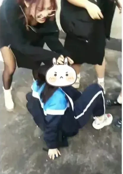 四川绵阳13岁女生被同学暴力,四人被治安处罚,两人被训诫!