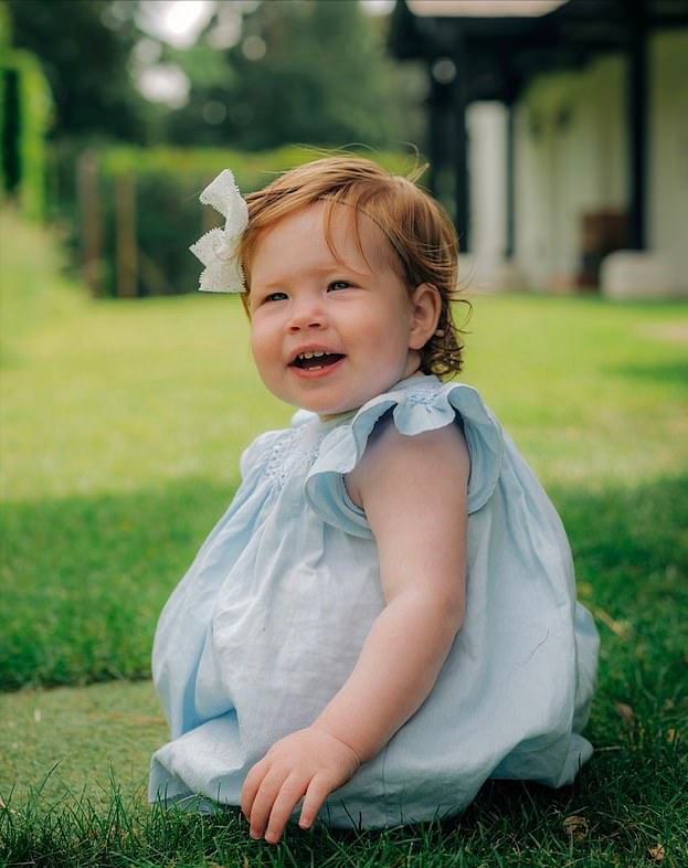 夏洛|英女王的好基因没遗传?曾孙辈颜值参差不齐,莉莉小公主还算好看